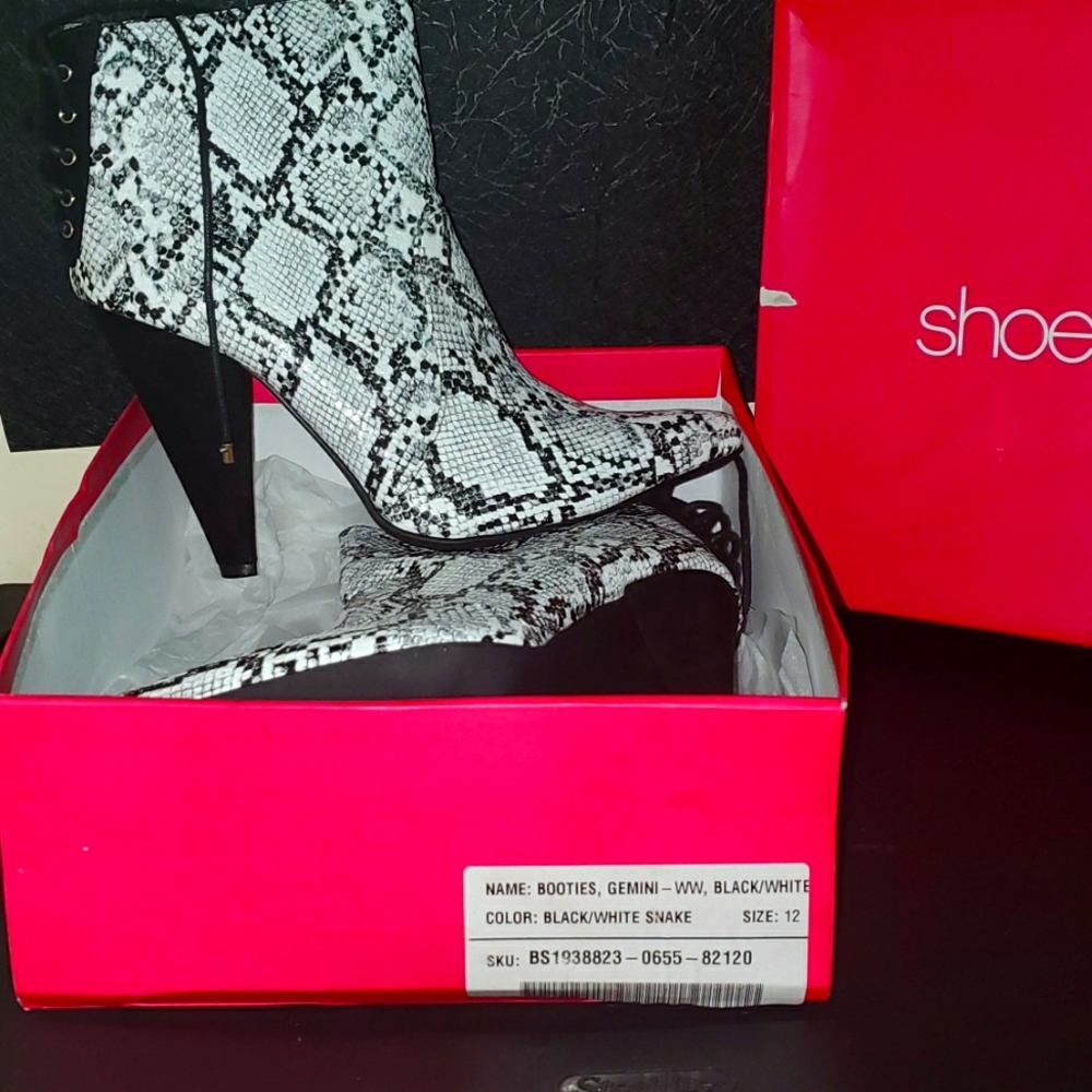 Shoedazzle- Gemini, Booties